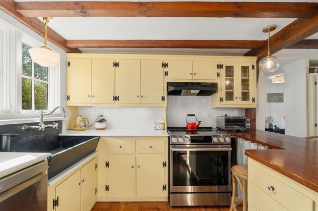 8 Winter St, Plymouth, MA 02360