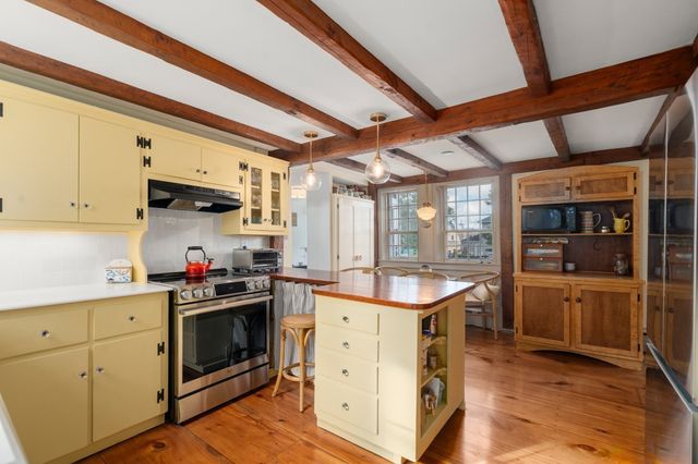 8 Winter St, Plymouth, MA 02360