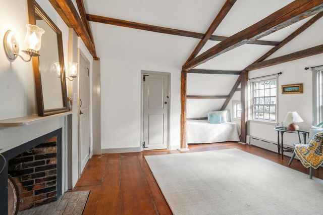 8 Winter St, Plymouth, MA 02360
