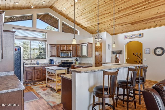 2276 THUNDERBIRD Way, Overgaard, AZ 85933