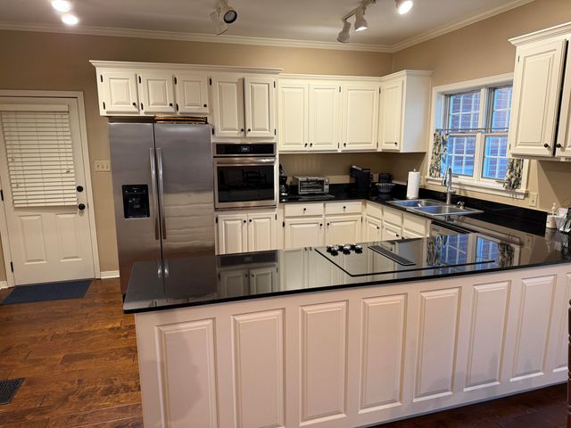 107 Candlewick Rd., Hattiesburg, MS 39402