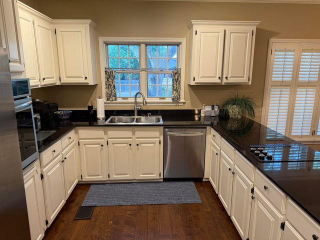 107 Candlewick Rd., Hattiesburg, MS 39402