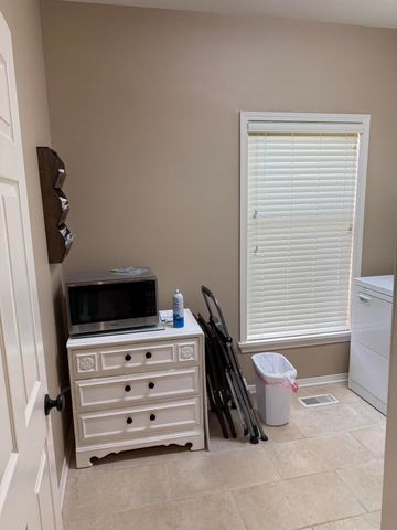 107 Candlewick Rd., Hattiesburg, MS 39402