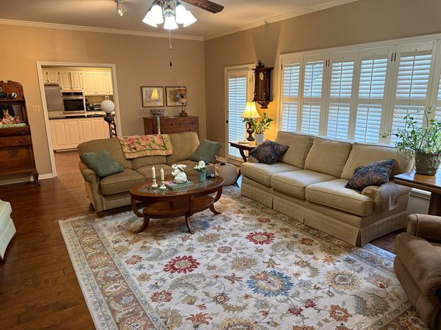 107 Candlewick Rd., Hattiesburg, MS 39402