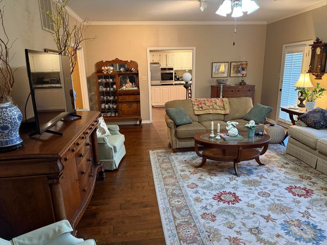 107 Candlewick Rd., Hattiesburg, MS 39402