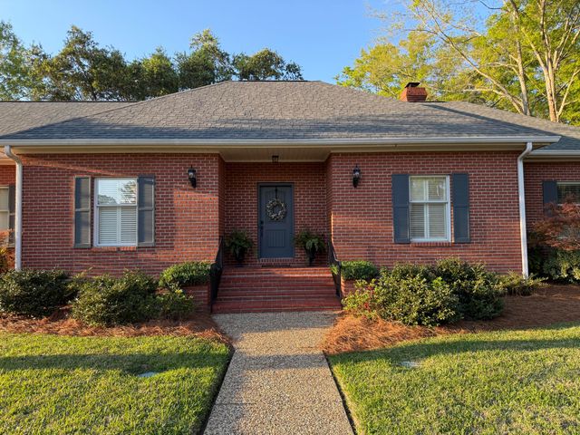 107 Candlewick Rd., Hattiesburg, MS 39402