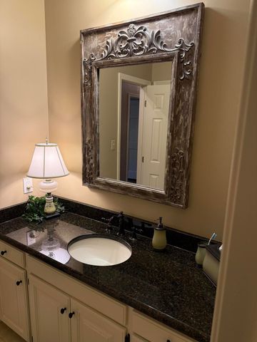 107 Candlewick Rd., Hattiesburg, MS 39402