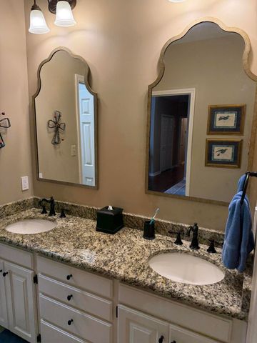 107 Candlewick Rd., Hattiesburg, MS 39402