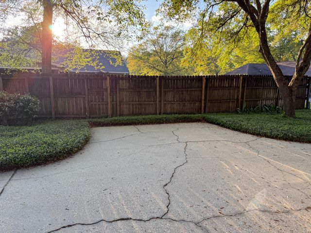 107 Candlewick Rd., Hattiesburg, MS 39402