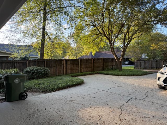 107 Candlewick Rd., Hattiesburg, MS 39402