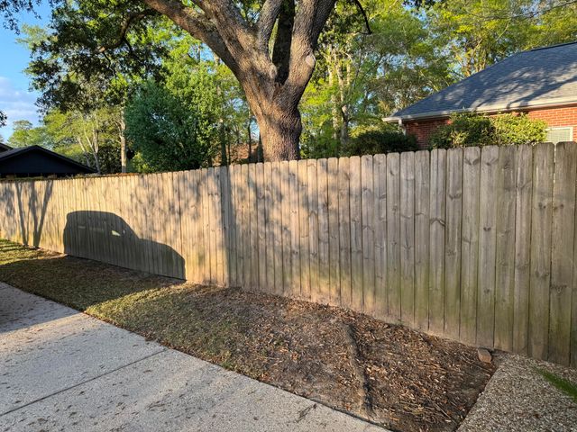 107 Candlewick Rd., Hattiesburg, MS 39402