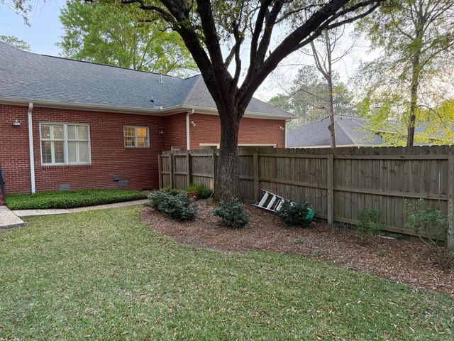 107 Candlewick Rd., Hattiesburg, MS 39402