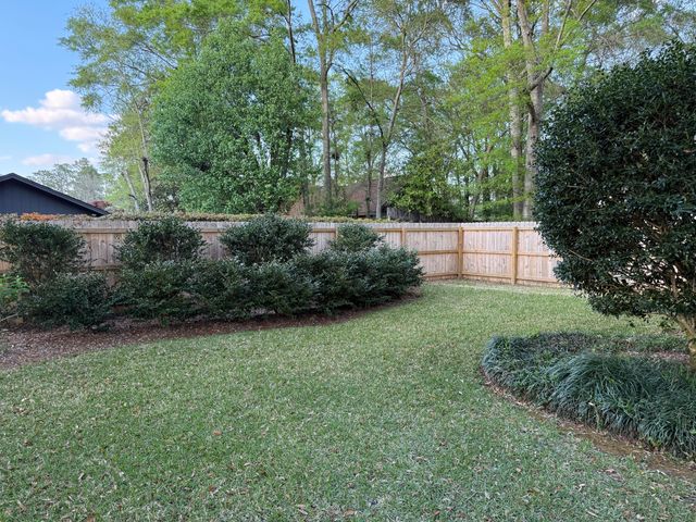 107 Candlewick Rd., Hattiesburg, MS 39402