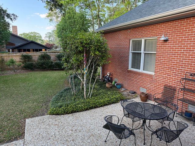 107 Candlewick Rd., Hattiesburg, MS 39402