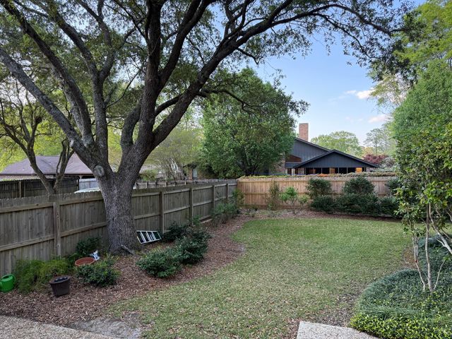 107 Candlewick Rd., Hattiesburg, MS 39402