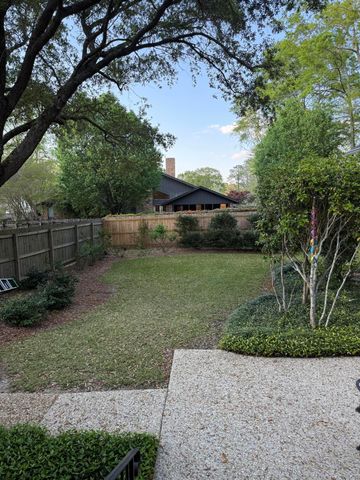 107 Candlewick Rd., Hattiesburg, MS 39402