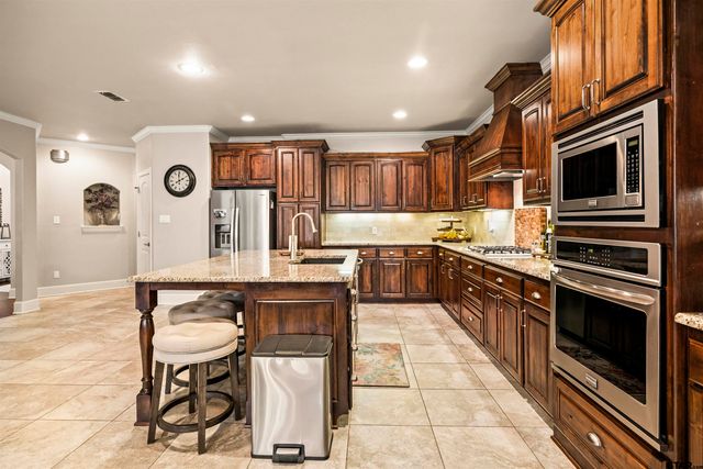 11255 Fox Trl, Flint, TX 75762