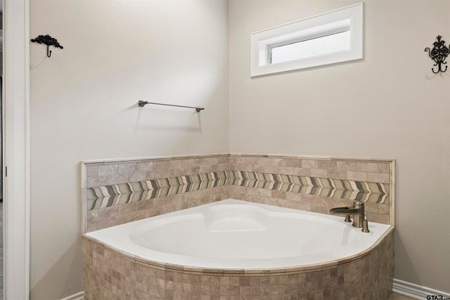 11255 Fox Trl, Flint, TX 75762