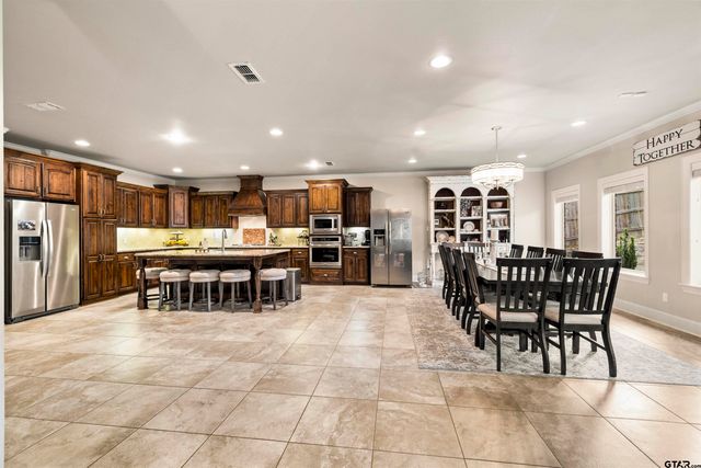 11255 Fox Trl, Flint, TX 75762