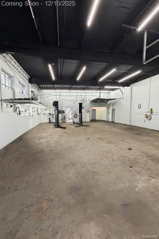 14904 E 7 Mile Road, Detroit, MI 48205
