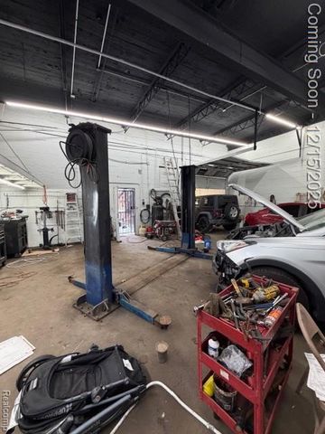14904 E 7 Mile Road, Detroit, MI 48205