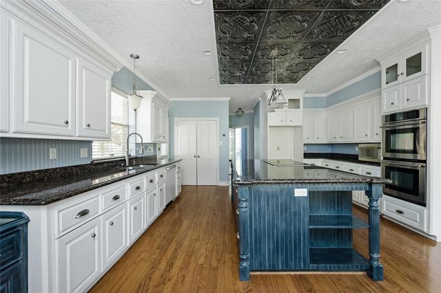 12002 Moorcreek Drive, Houston, TX 77070