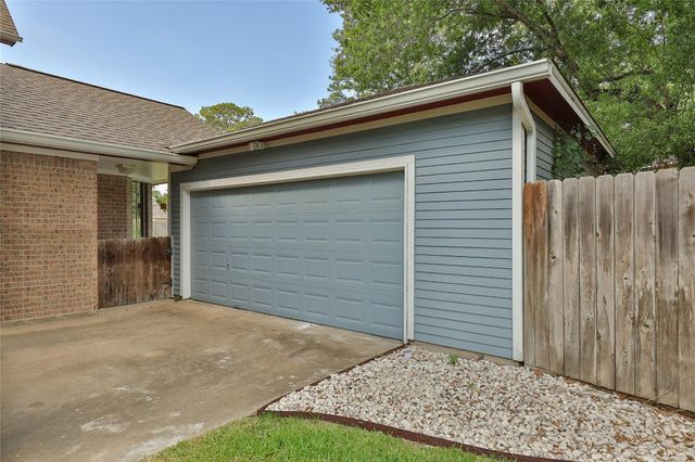 12002 Moorcreek Drive, Houston, TX 77070