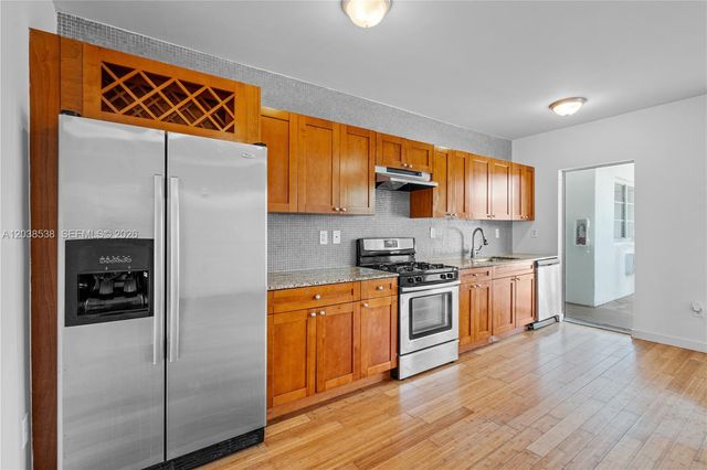 7950 Tatum Waterway Drive N18, Miami Beach, FL 33141