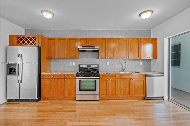 7950 Tatum Waterway Drive N18, Miami Beach, FL 33141