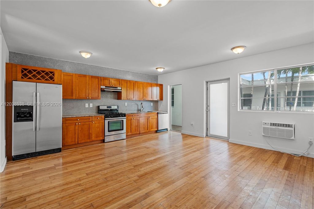 7950 Tatum Waterway Drive N18, Miami Beach, FL 33141