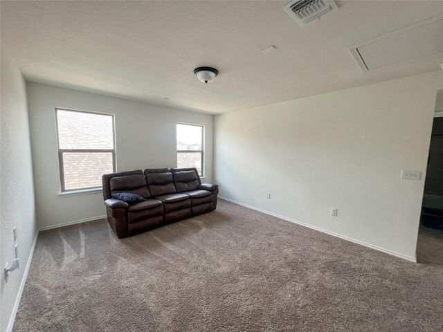 221 Summit DR, Lockhart, TX 78644