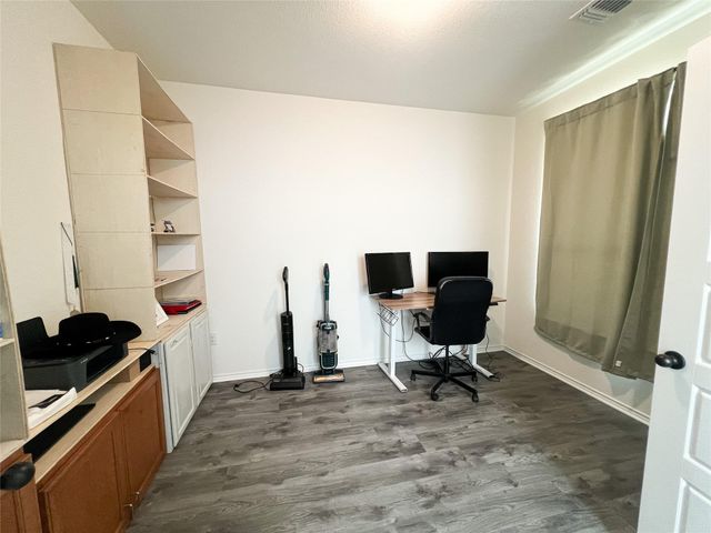 221 Summit DR, Lockhart, TX 78644