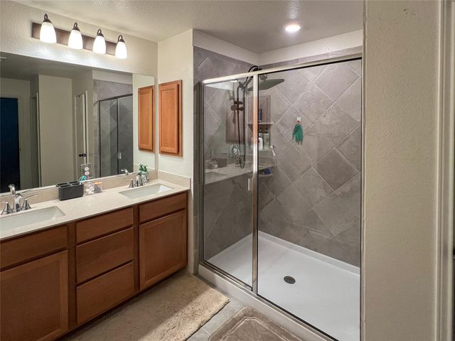 221 Summit DR, Lockhart, TX 78644