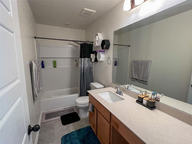 221 Summit DR, Lockhart, TX 78644