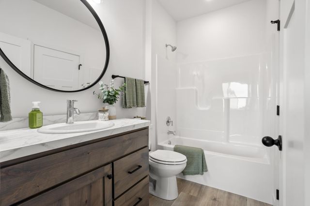 2521 38th Avenue S, Moorhead, MN 56560