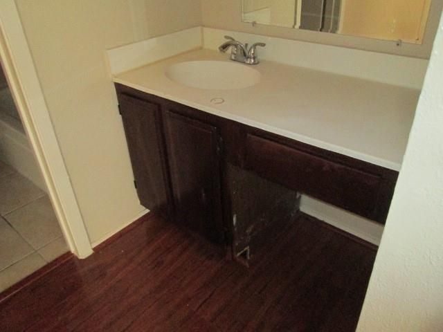 811 Whispering Pine Drive, Missouri City, TX 77489