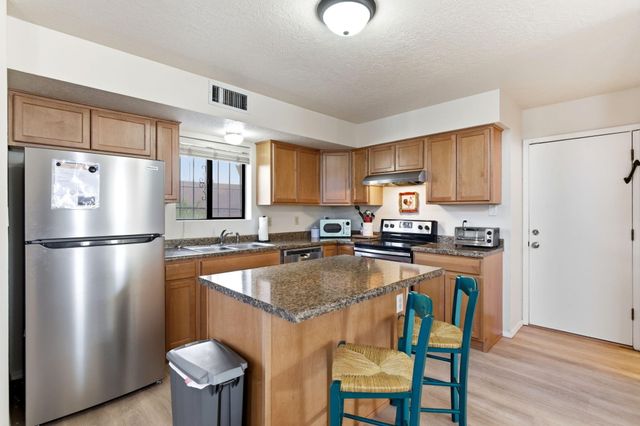 836 Knox Court NE, Albuquerque, NM 87123