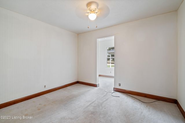 7013 Shipley Ln, Louisville, KY 40272