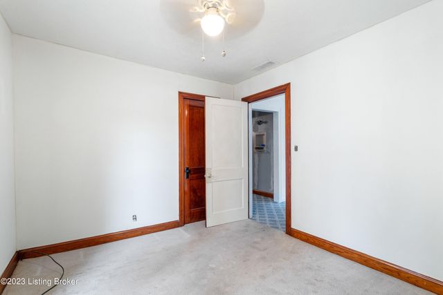 7013 Shipley Ln, Louisville, KY 40272