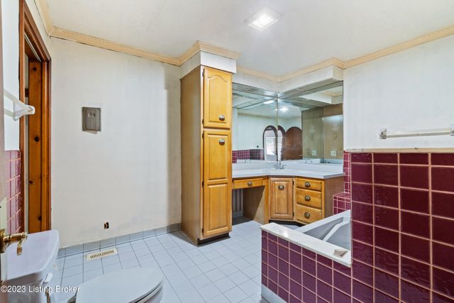 7013 Shipley Ln, Louisville, KY 40272