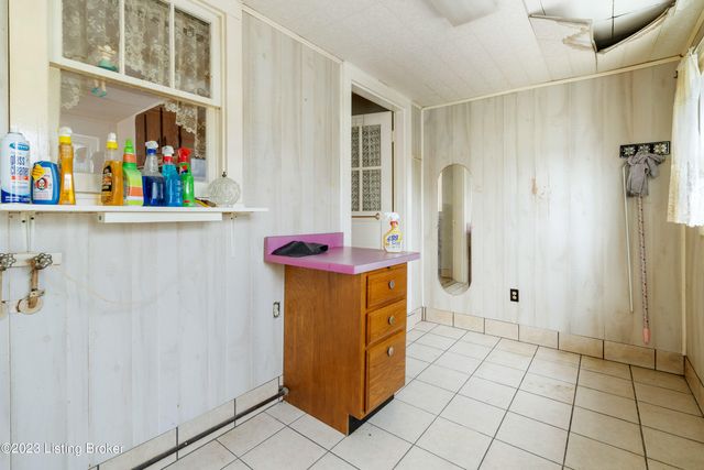 7013 Shipley Ln, Louisville, KY 40272