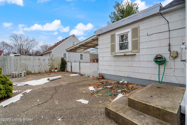 7013 Shipley Ln, Louisville, KY 40272