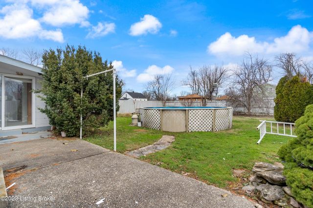 7013 Shipley Ln, Louisville, KY 40272