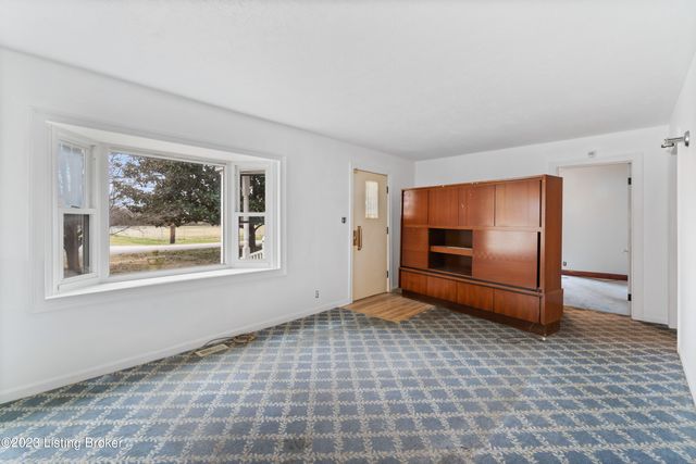 7013 Shipley Ln, Louisville, KY 40272