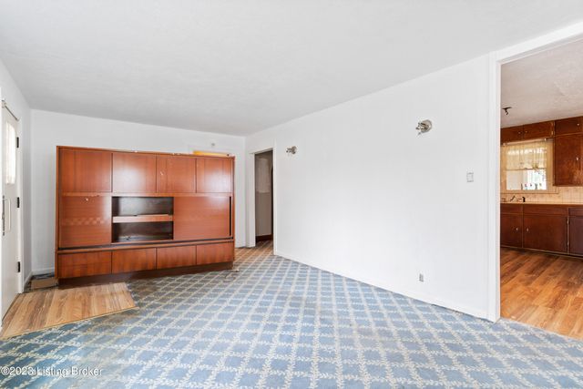 7013 Shipley Ln, Louisville, KY 40272