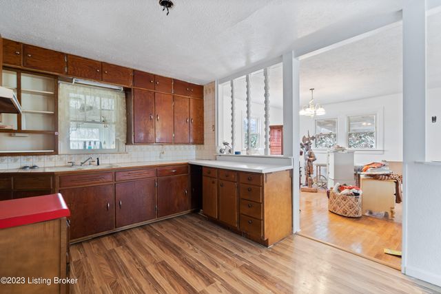 7013 Shipley Ln, Louisville, KY 40272