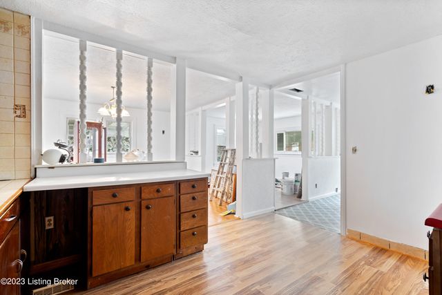 7013 Shipley Ln, Louisville, KY 40272