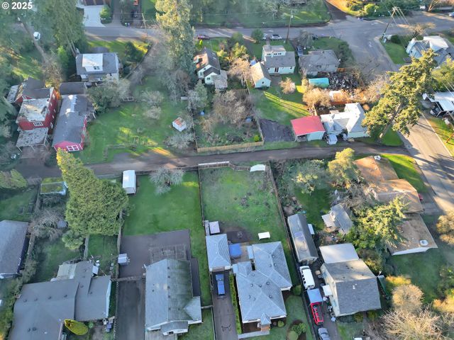 1650 Augusta Aly, Eugene, OR 97403