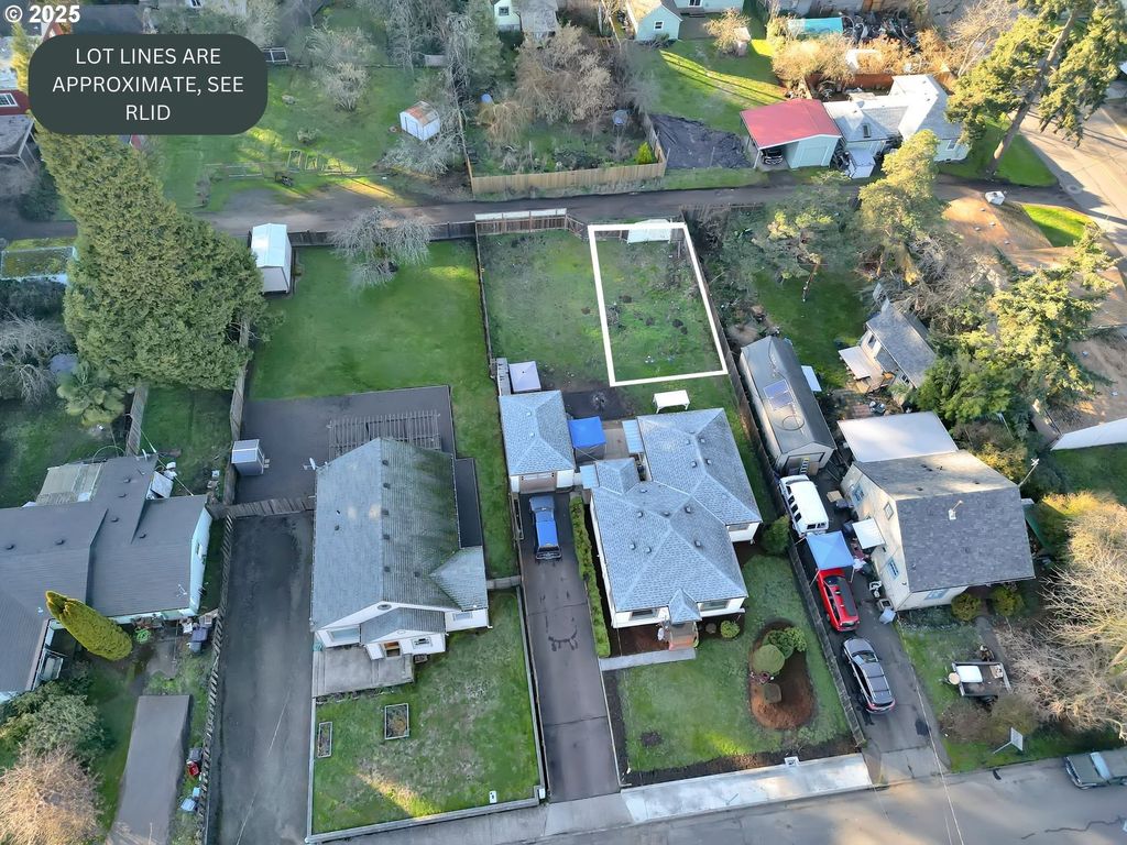 1650 Augusta Aly, Eugene, OR 97403