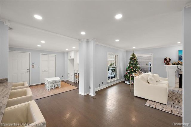 180 Pilgrim Avenue, Birmingham, MI 48009